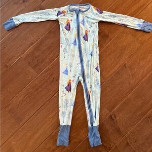 Little sleepies Elsa and Anna zippy